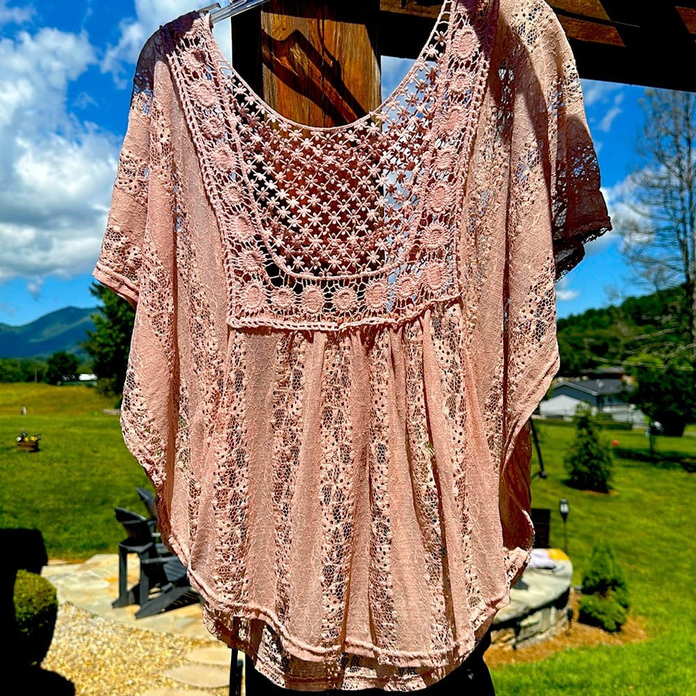 💗Boho PINK Wide open sleeves shoulder to waist Lace Top. Lightweight Embellish